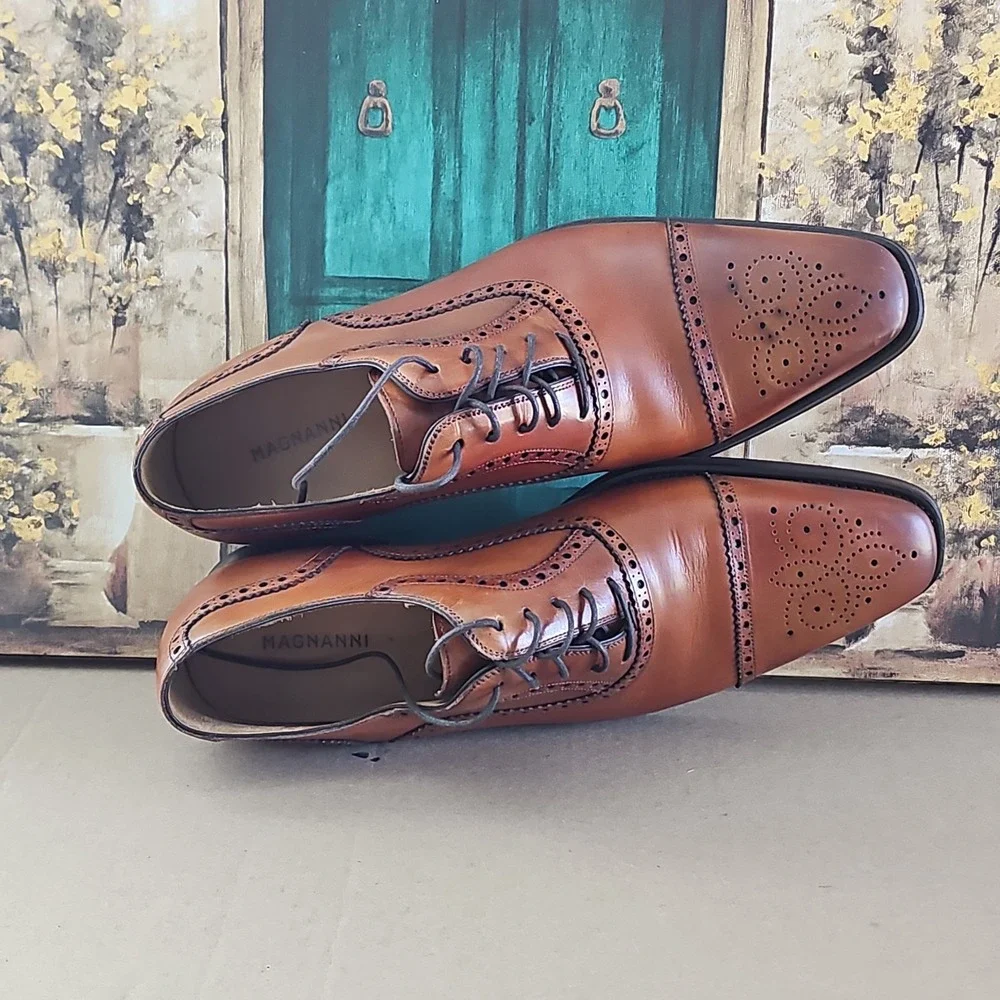 Magnanni Brogue Derby Medallion Toe Oxford Cognac Mens Dress Shoes 10.5 M 13975